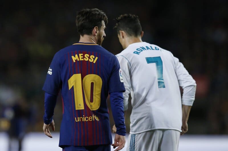 Ronaldo và Messi, ai sẽ là người dành chiếc giày vàng?